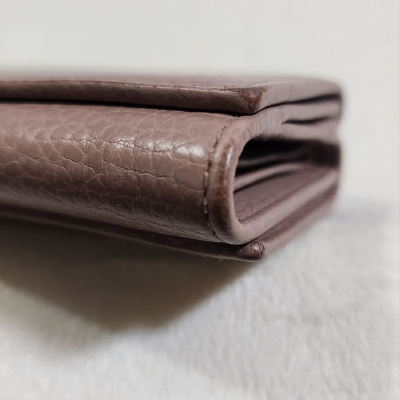 Gucci Marmont Trifold compact Wallet. Minor corner wear. Needs some cleaning. - Picture 8 of 16